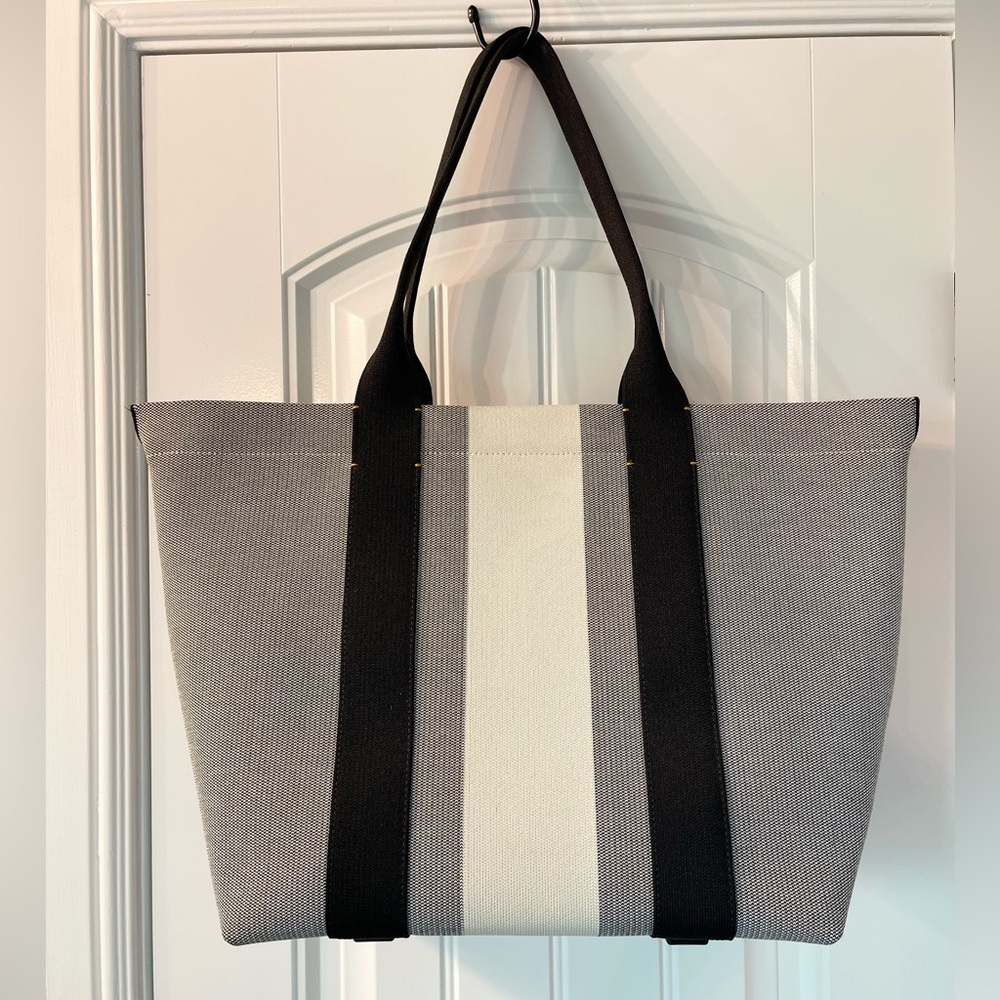 Rothy’s Essential Tote in Grey Mist